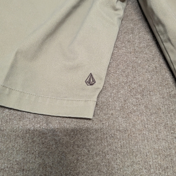 VOLCOM (32) Men's Tan Flat Front Chino Skateboarding Shorts - Picture 3 of 7